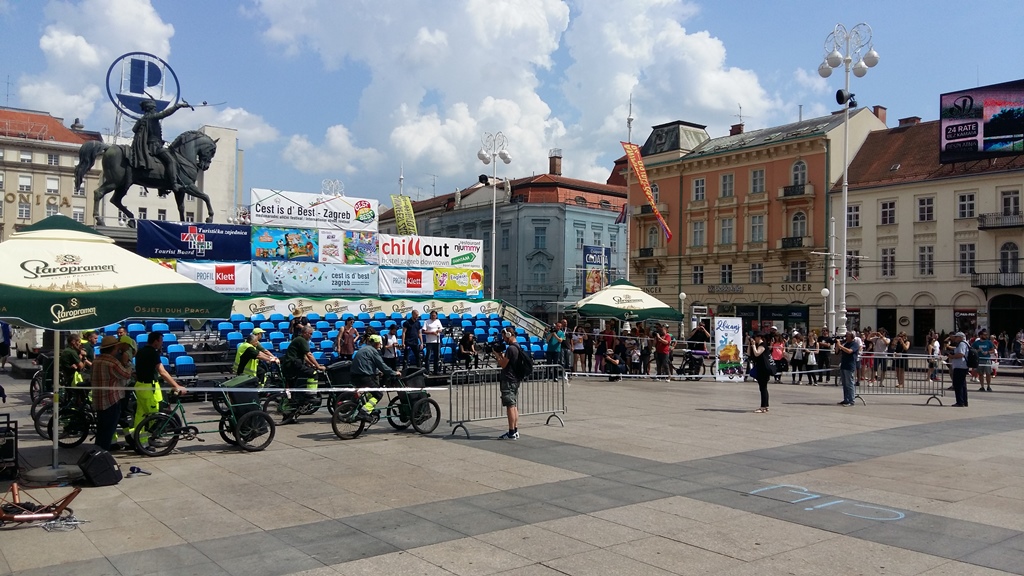 Utrka smetlara na festivalu Cest is d`Best